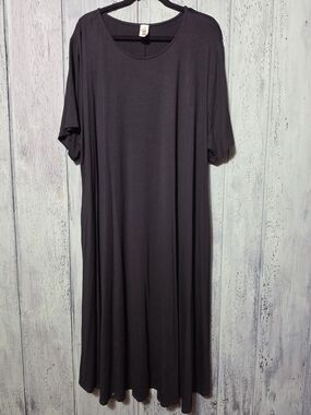 Black Short Sleeve Midi Dress